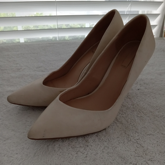 White Cream Aldo High Heel Pumps Worn - Picture 4 of 11